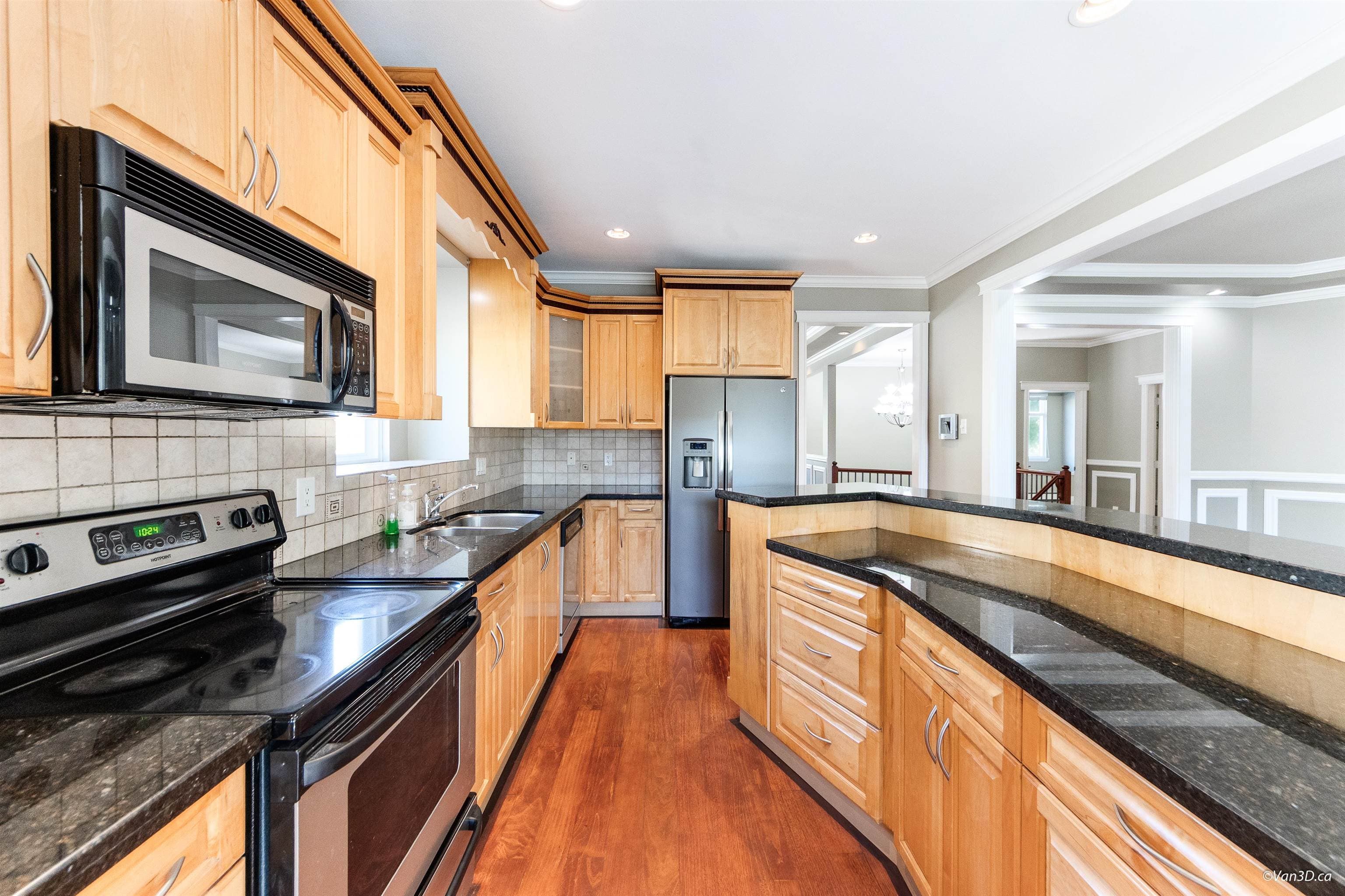 14922 102a Avenue, Surrey, V3R 1K9 — photo 5