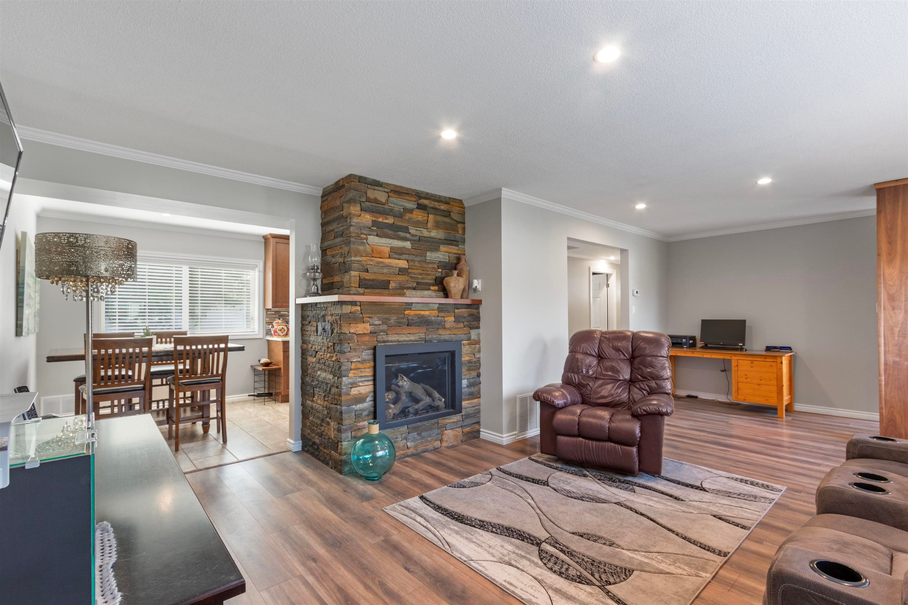 11867 Hawthorne Street, Maple Ridge, V2X 6V5 — photo 4