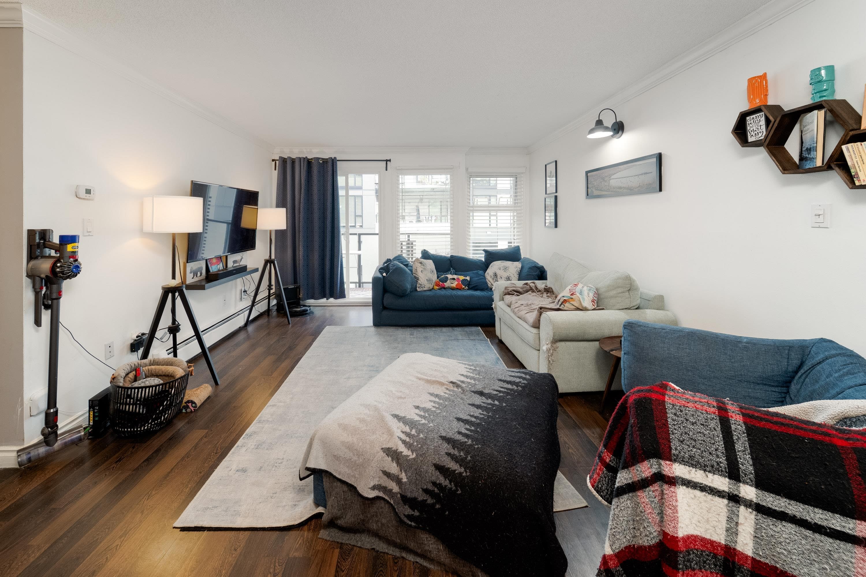 206 - 1850 E Southmere Crescent, Surrey, V4A 6Y6 — photo 3