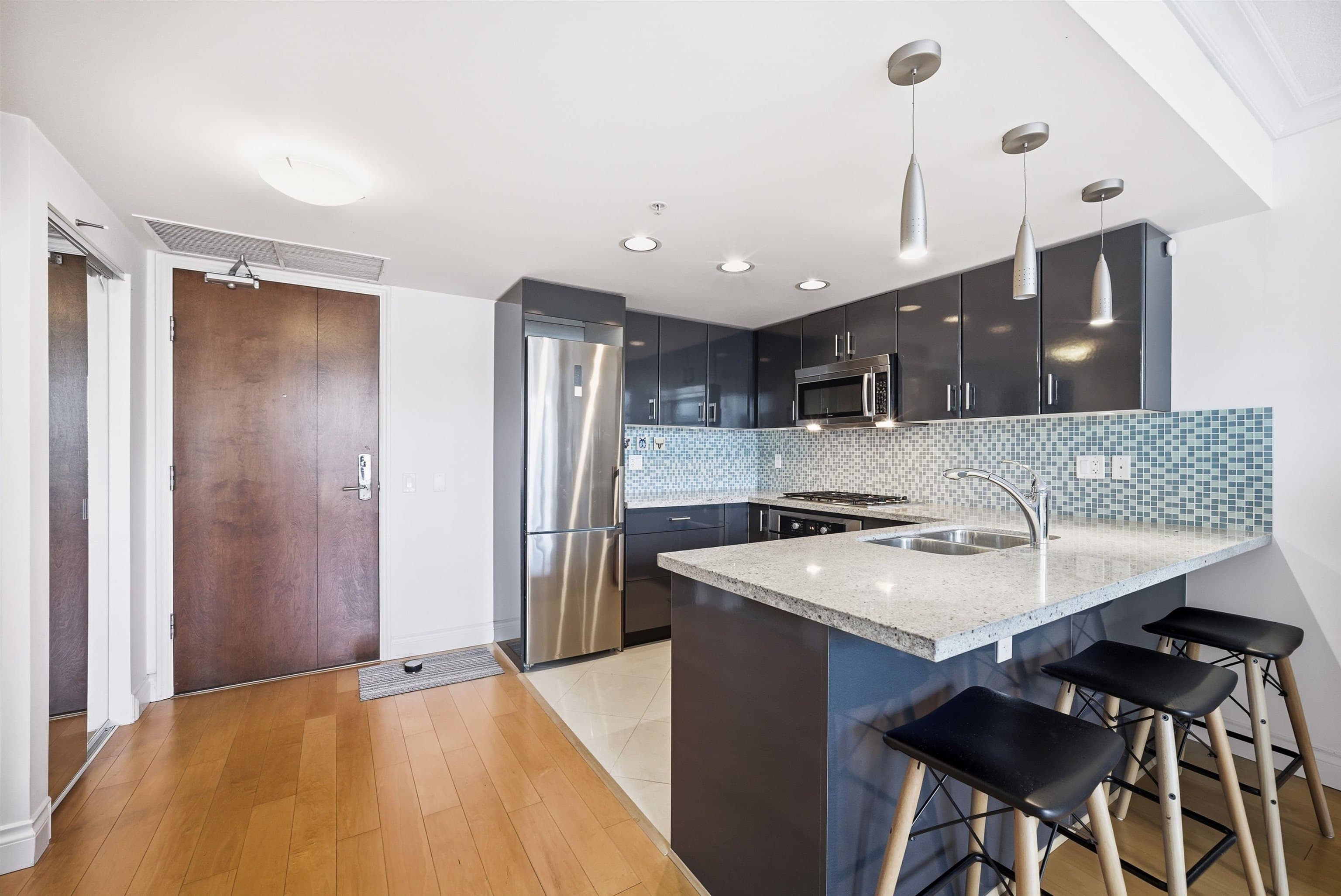 708 - 133 E Esplanade, North Vancouver, V7L 1A1 — photo 3