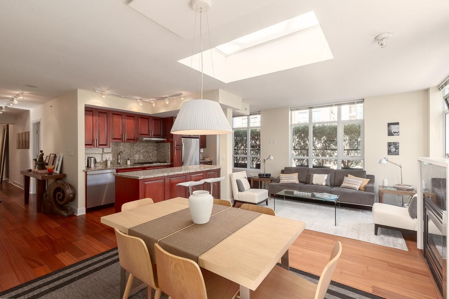 PH803 - 988 Richards Street, Vancouver, V6B 8R2 — photo 2