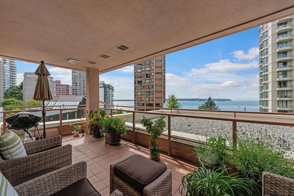 402 - 2271 Bellevue Avenue, West Vancouver