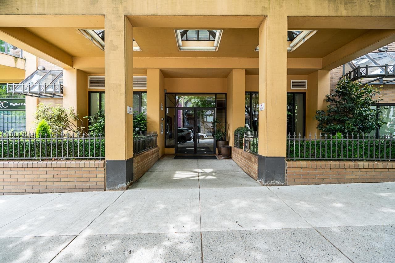 304 - 488 Helmcken Street, Vancouver, V6B 6E4 — photo 1