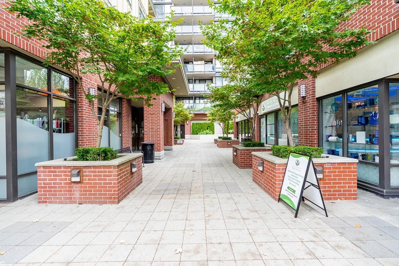 402 - 2957 Glen Drive, Coquitlam, V3B 0B5 — photo 4