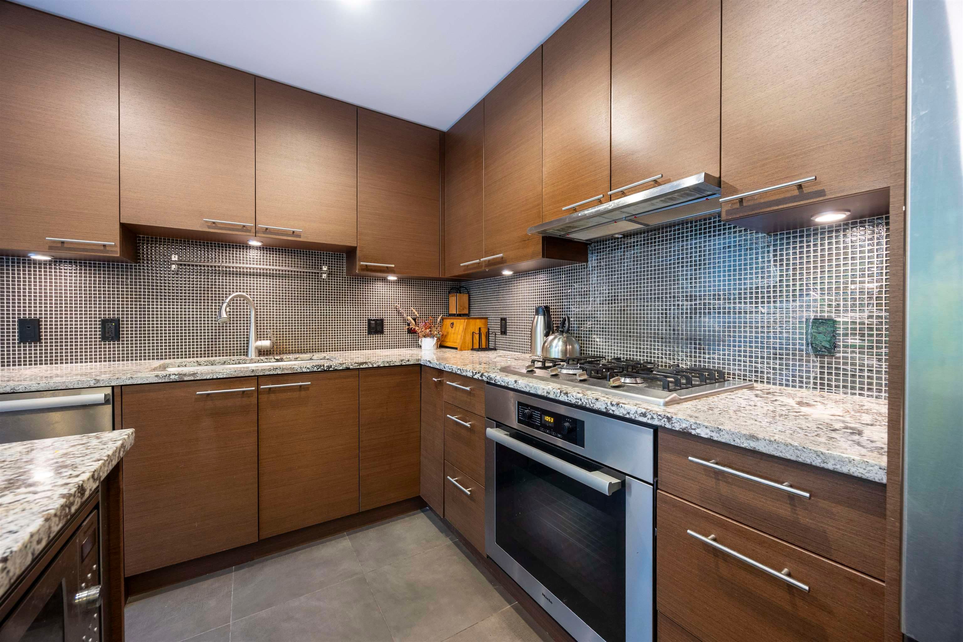 205 - 6168 Wilson Avenue, Burnaby, V5H 0B2 — photo 3