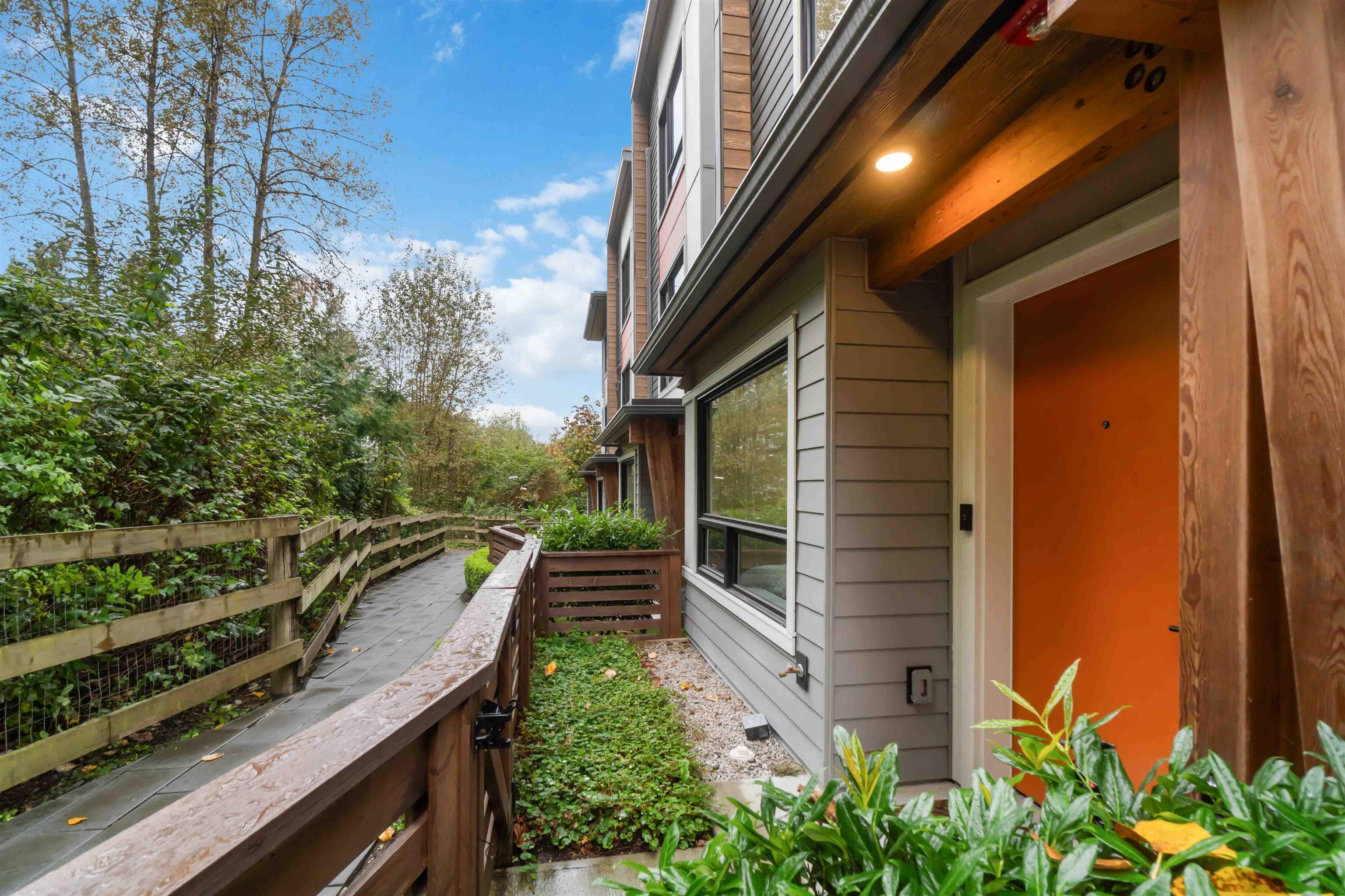 505 - 3105 St George Street, Port Moody, V3H 0J7 — photo 3