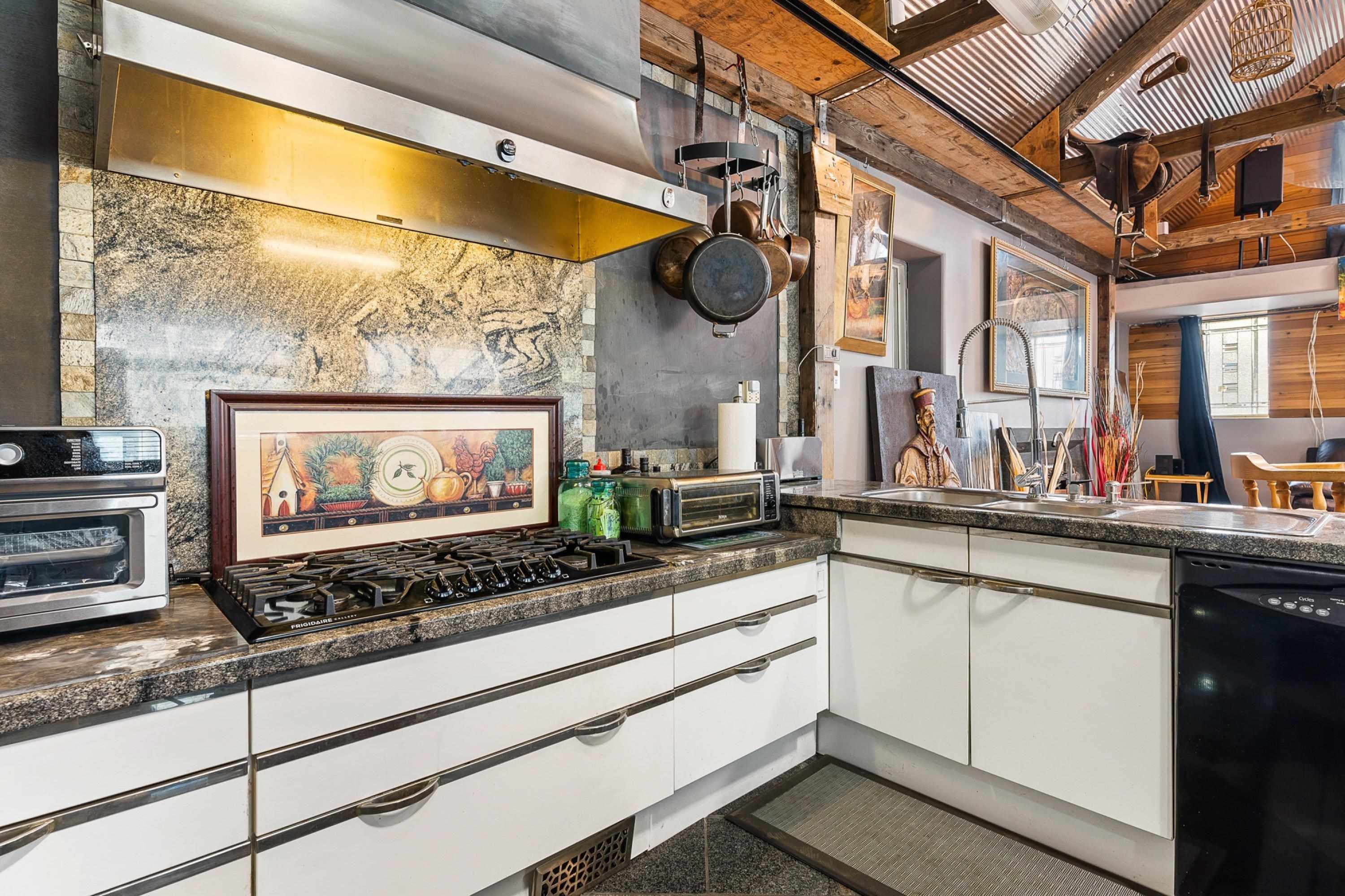 1867 Salisbury Avenue, Port Coquitlam, V3B 1X6 — photo 5