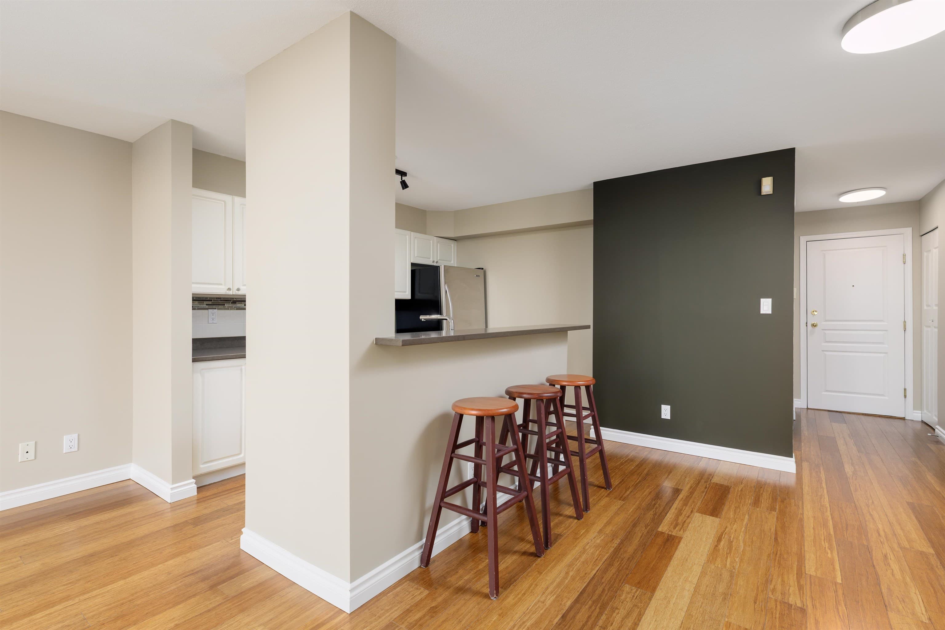 301 - 7117 Antrim Avenue, Burnaby, V5J 5K1 — photo 5