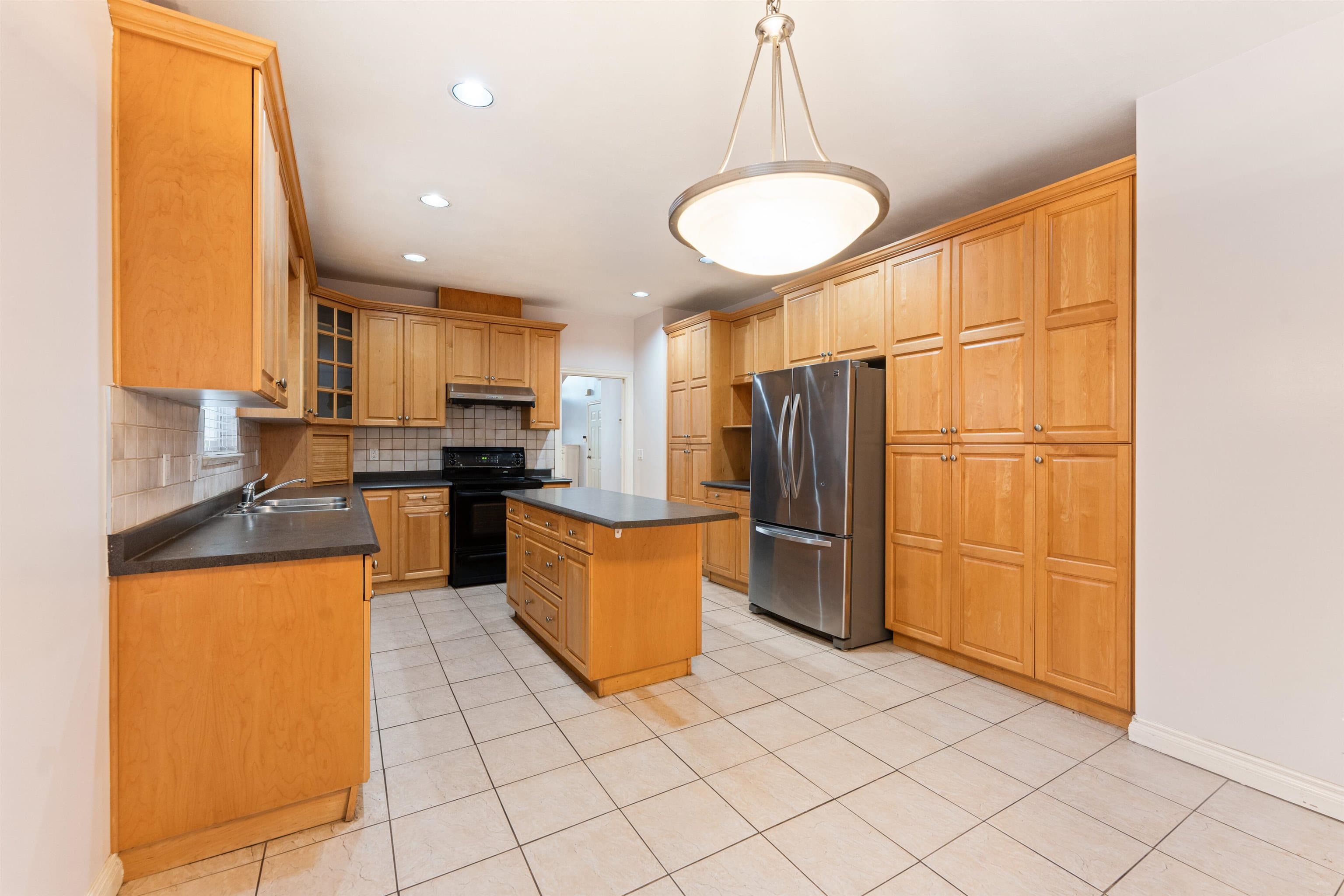 7573 17th Avenue, Burnaby, V3N 1L6 — photo 2