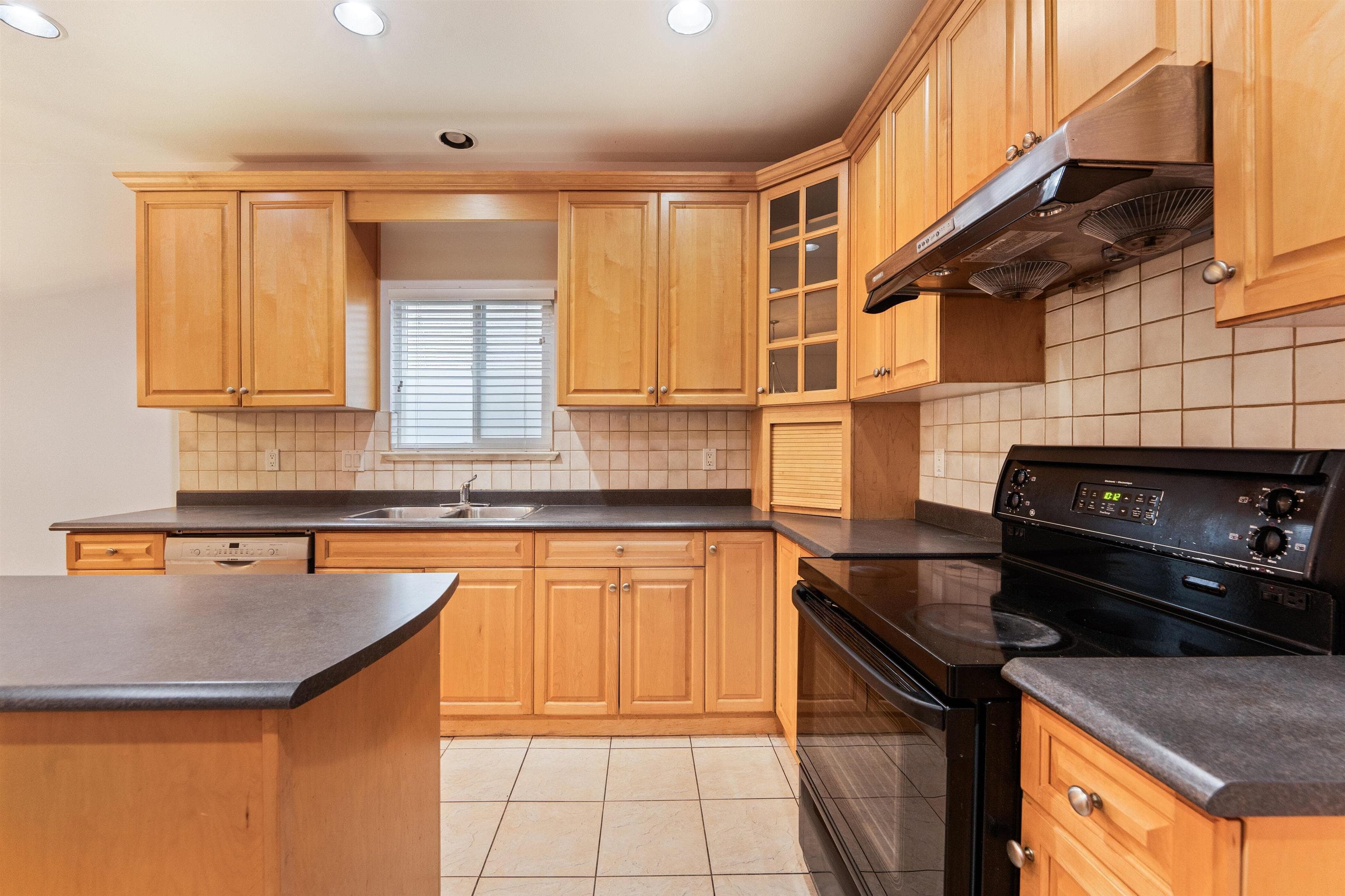 7573 17th Avenue, Burnaby, V3N 1L6 — photo 4