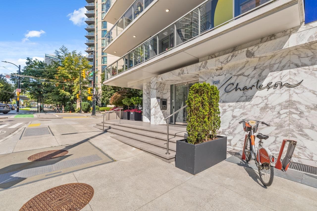 201 - 499 Pacific Street, Vancouver