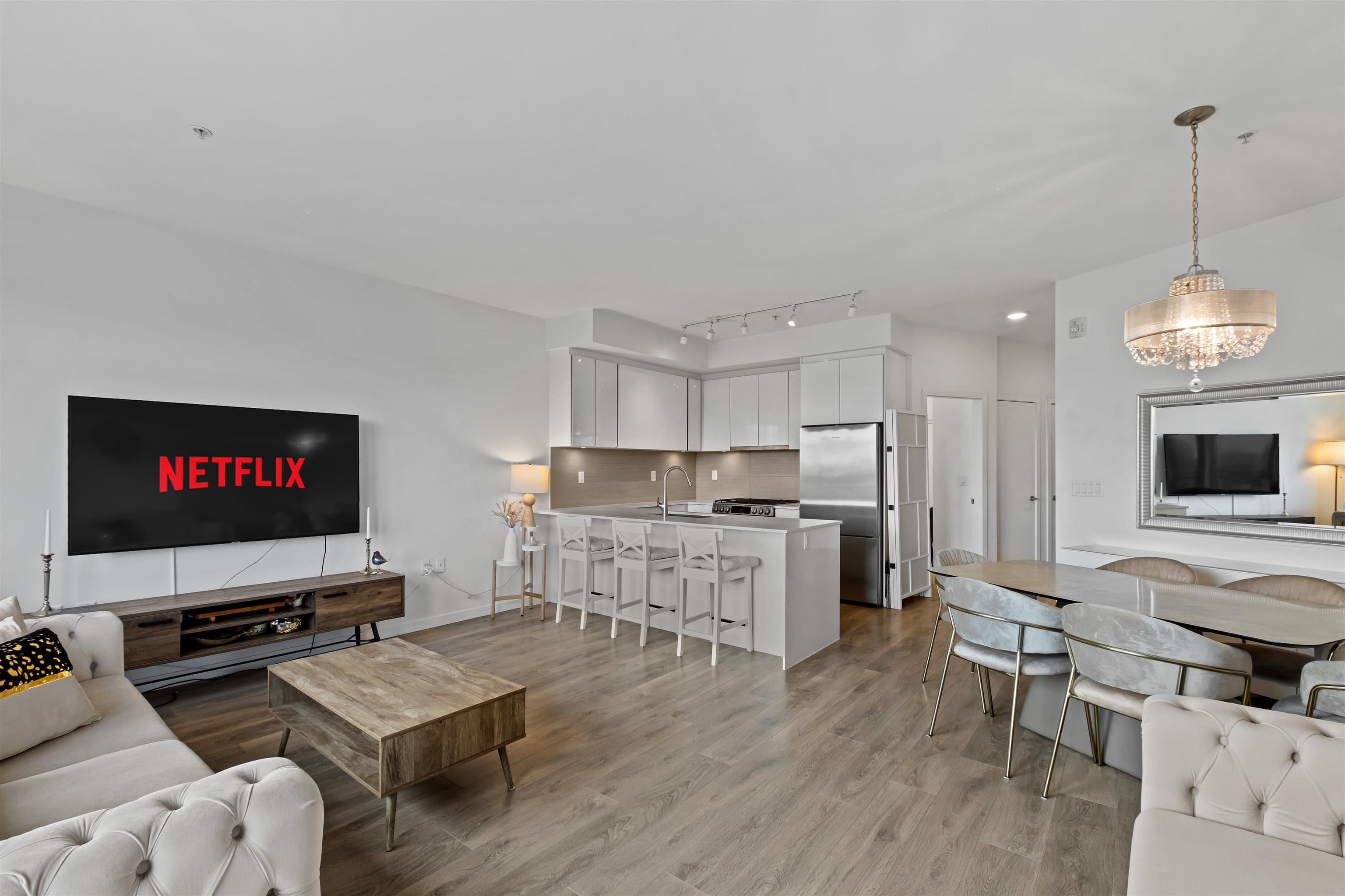 505 - 725 Marine Drive, North Vancouver, V7M 0G2 — photo 2