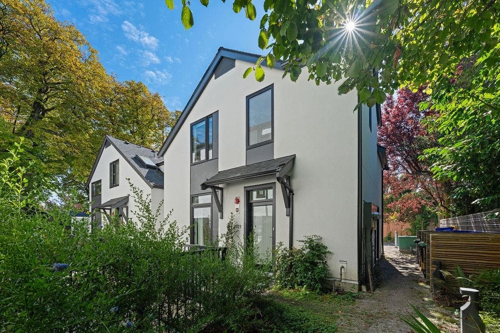 4921 Larch Street, Vancouver