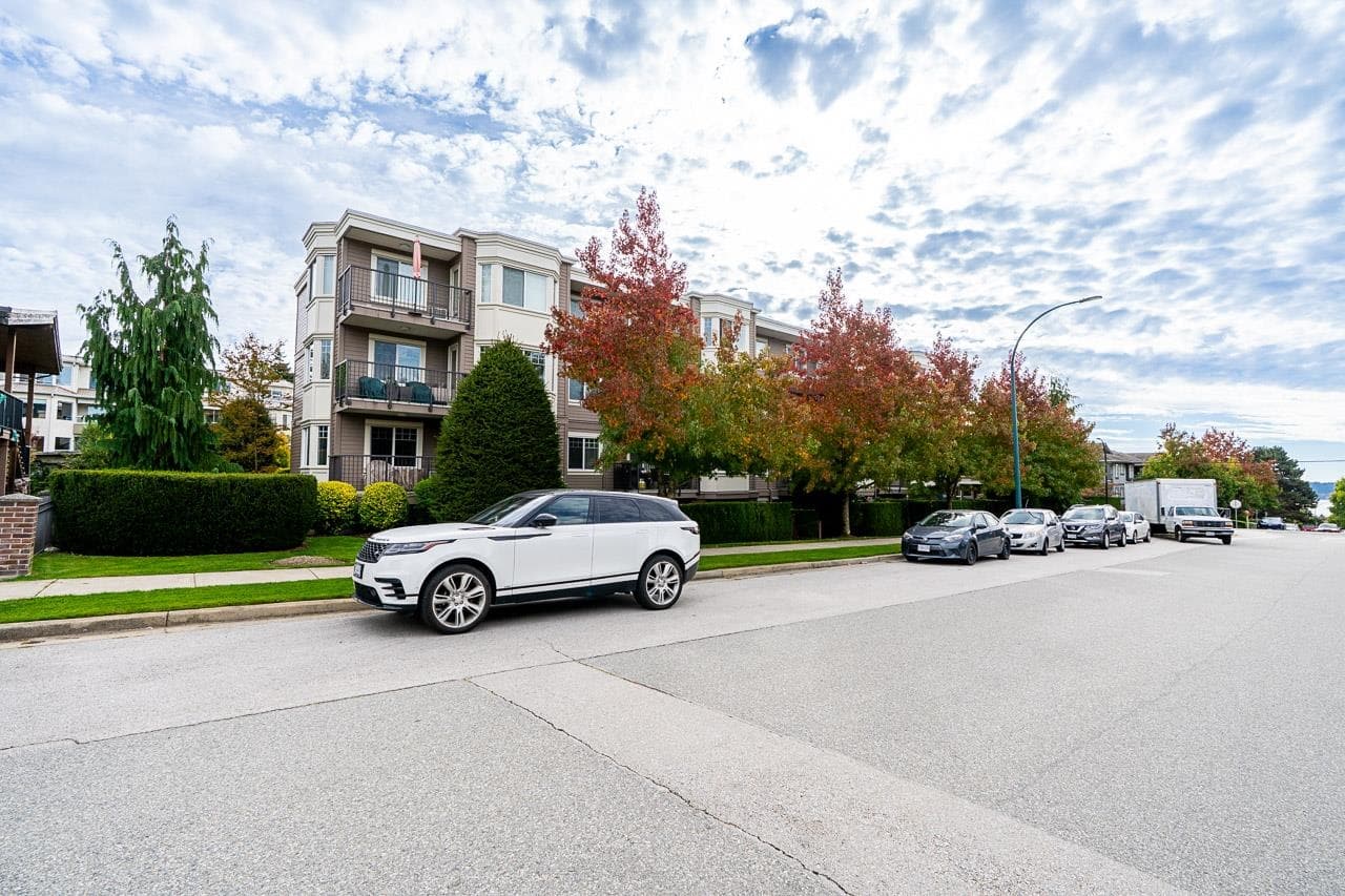 PH4 - 15357 Roper Avenue, White Rock, V4B 2G2 — photo 3