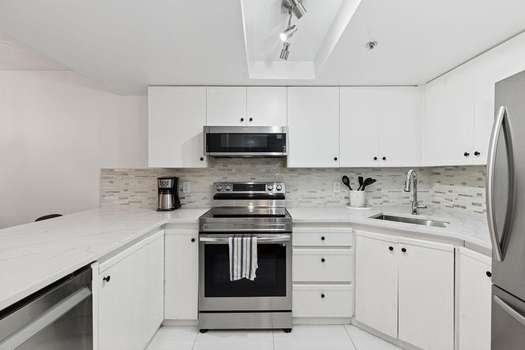 1A - 1048 E 7th Avenue, Vancouver, V5T 1P7 — photo 3