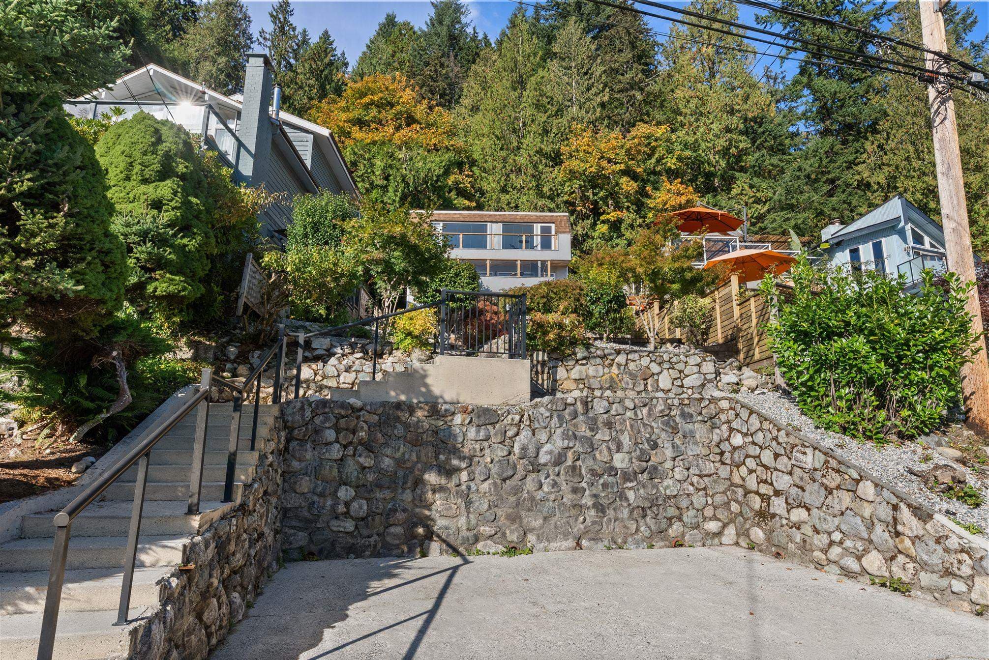 2717 Panorama Drive, North Vancouver, V7G 1V7 — photo 3