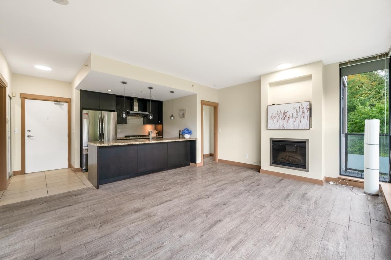 307 - 7088 18th Avenue, Burnaby, V3N 0A2 — photo 4