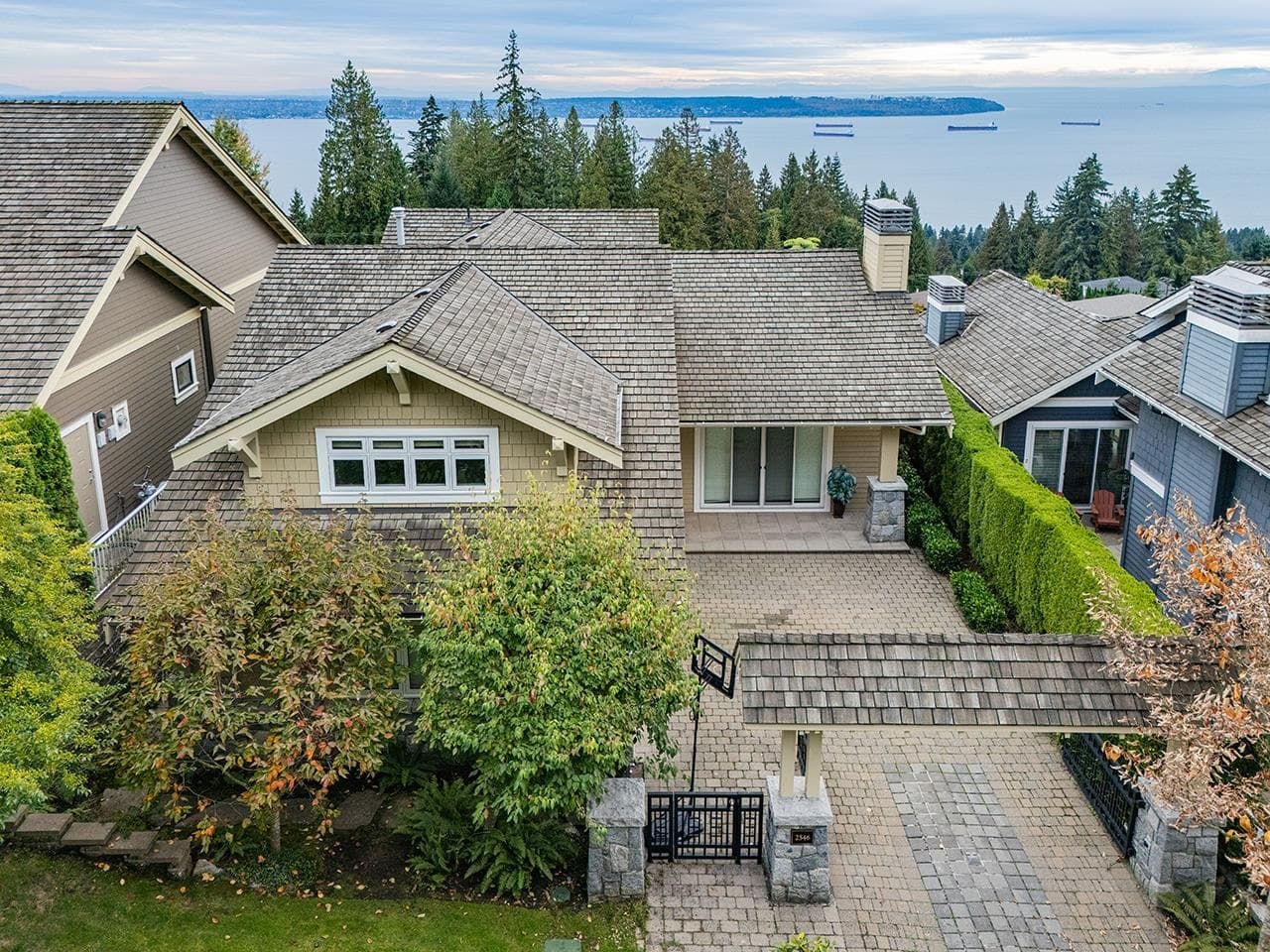 2546 Marr Creek Court, West Vancouver, V7S 0A3 — photo 2