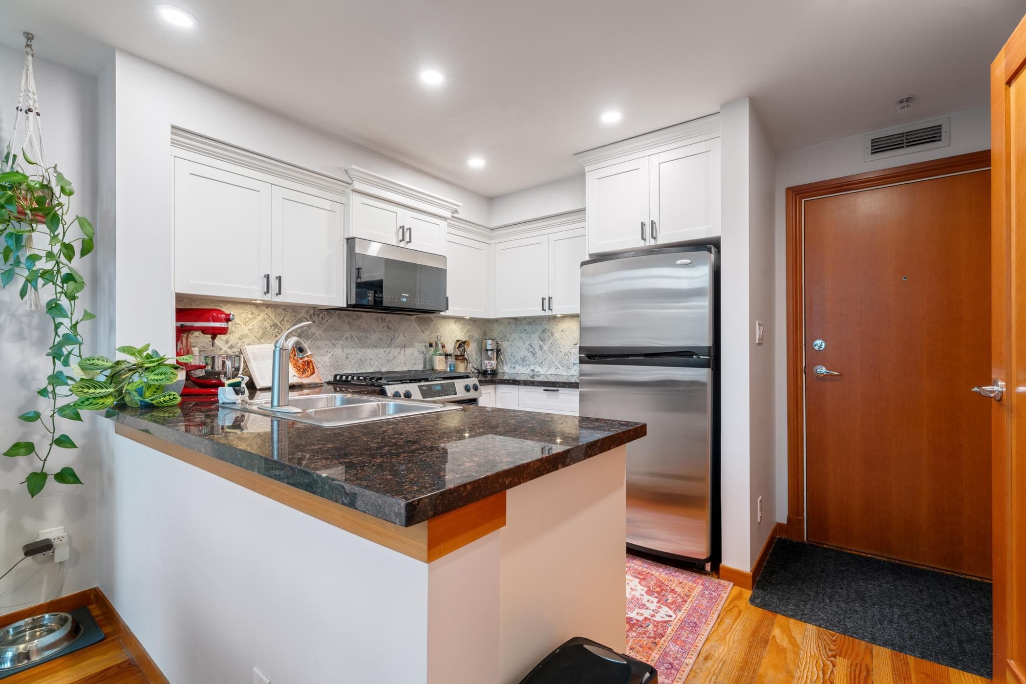 325 - 10 Renaissance Square, New Westminster, V3M 7B1 — photo 3