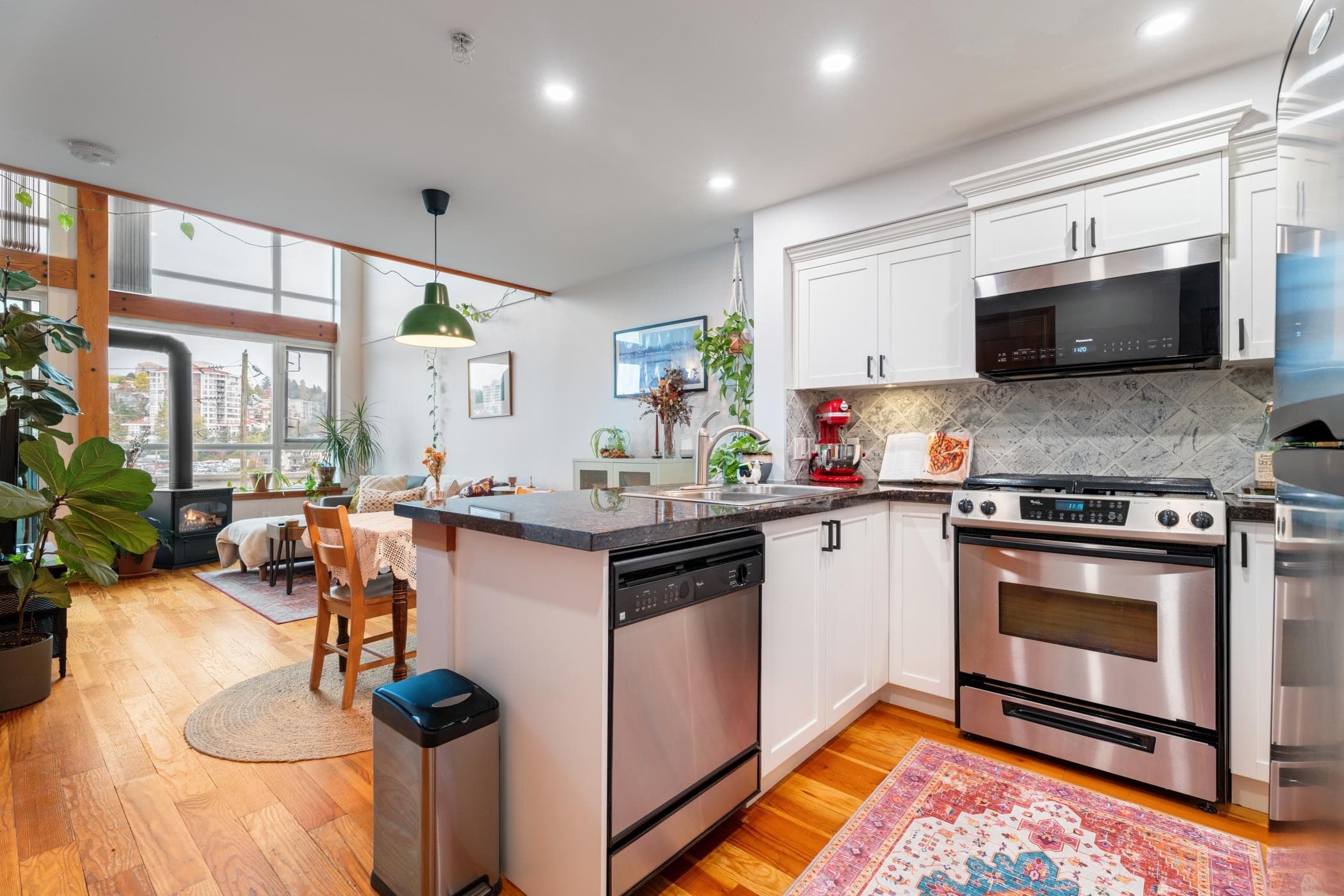 325 - 10 Renaissance Square, New Westminster, V3M 7B1 — photo 5