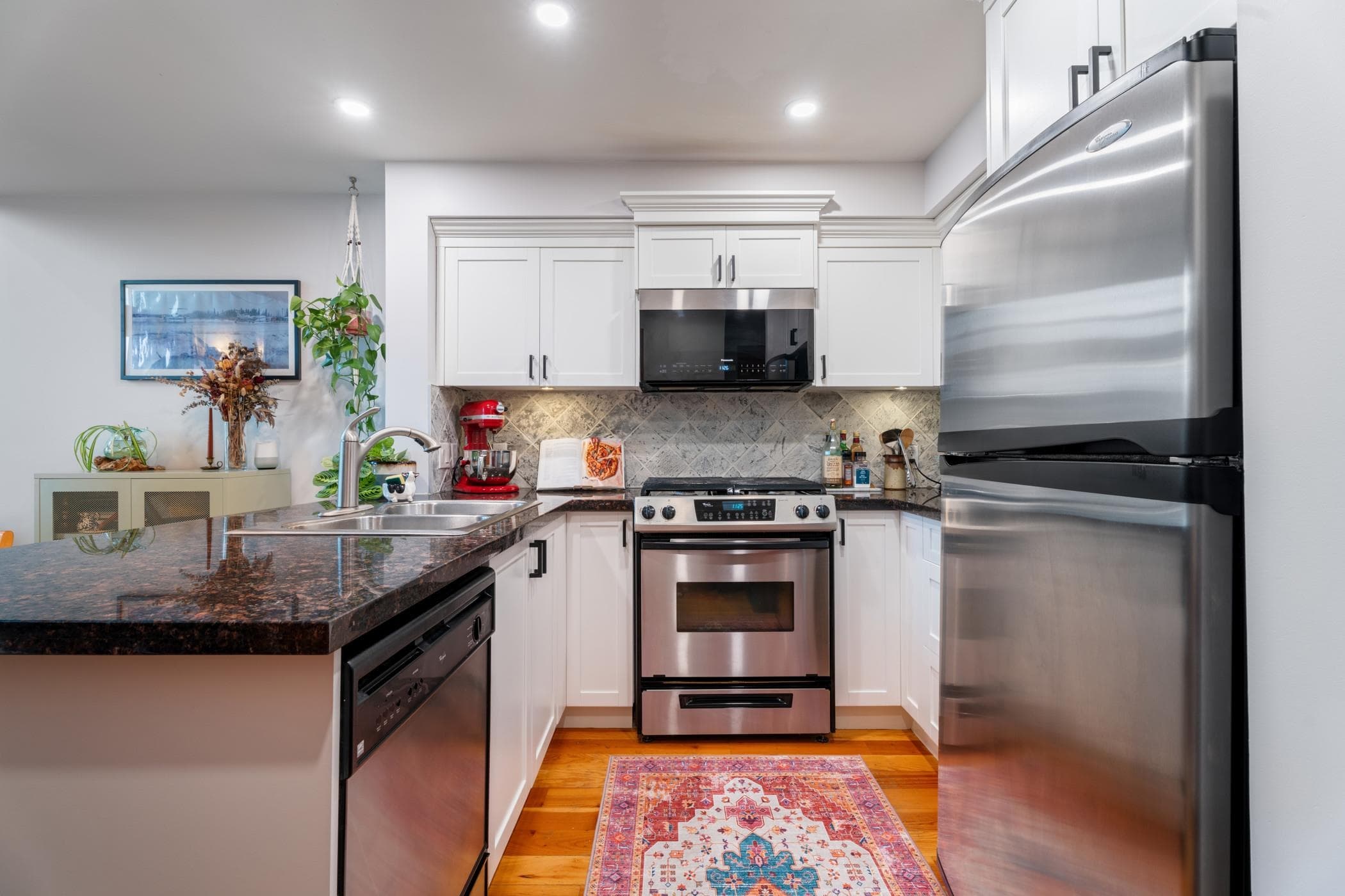 325 - 10 Renaissance Square, New Westminster, V3M 7B1 — photo 4