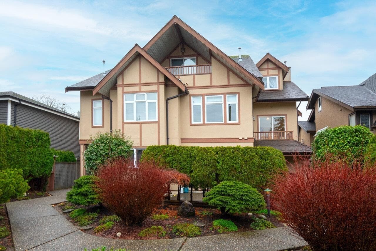 2718 W 3rd Avenue, Vancouver — sold