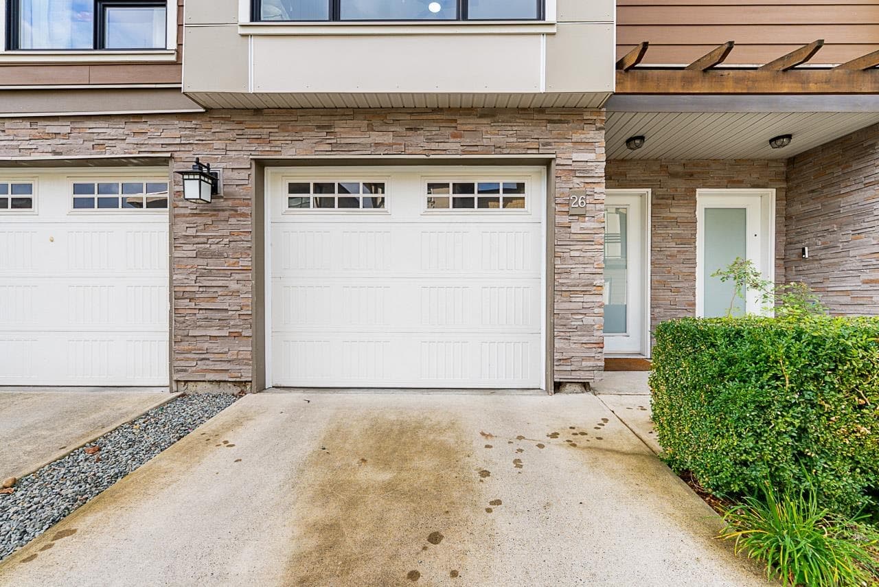 26 - 9989 E Barnston Drive, Surrey, V4N 6N3 — photo 2