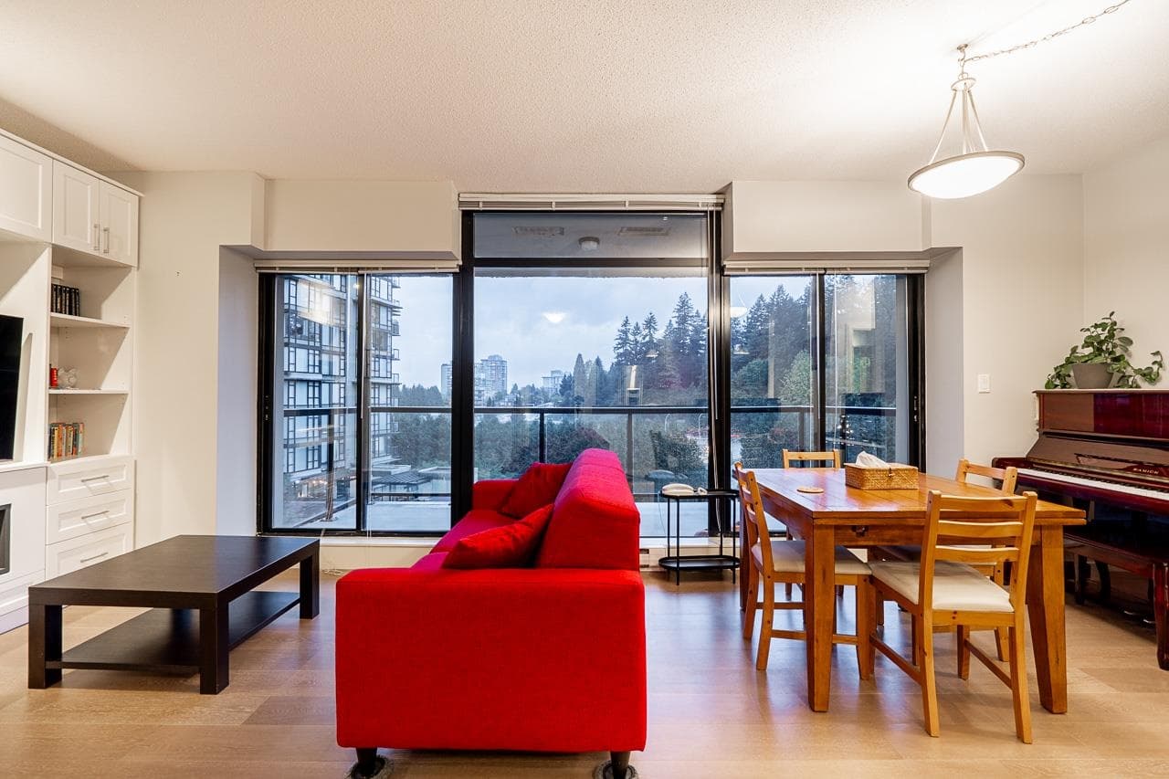 702 - 15 E Royal Avenue, New Westminster, V3L 0A9 — photo 2