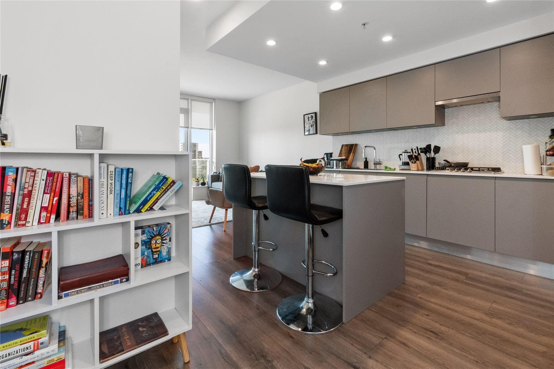 609 - 3833 Evergreen Place, Burnaby, V3J 0M2 — photo 2