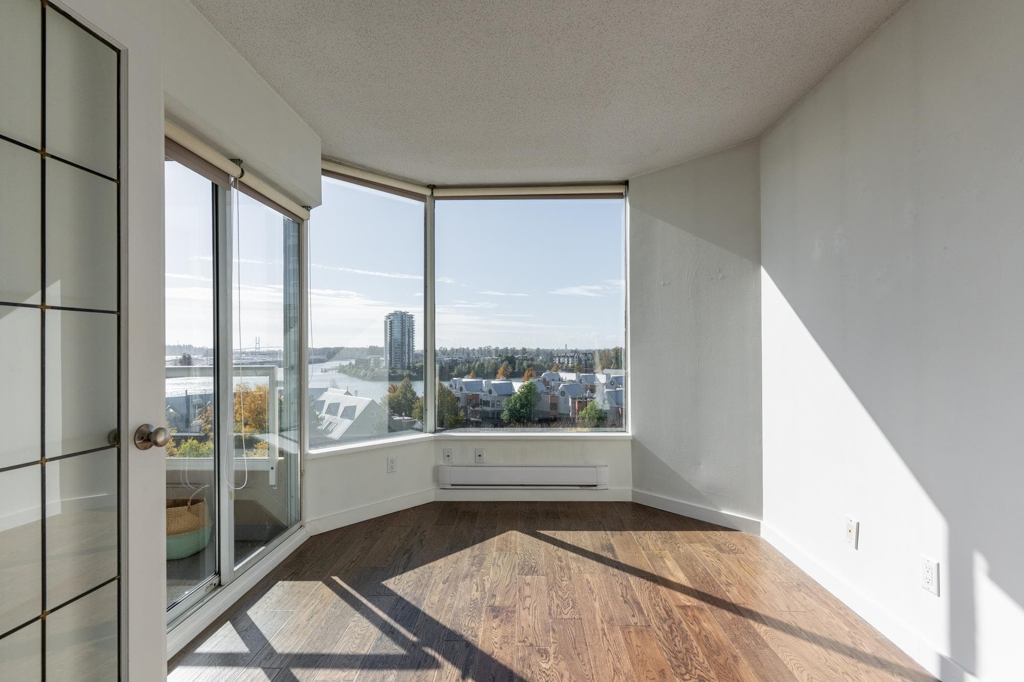 905 - 1065 Quayside Drive, New Westminster, V3M 1C5 — photo 4