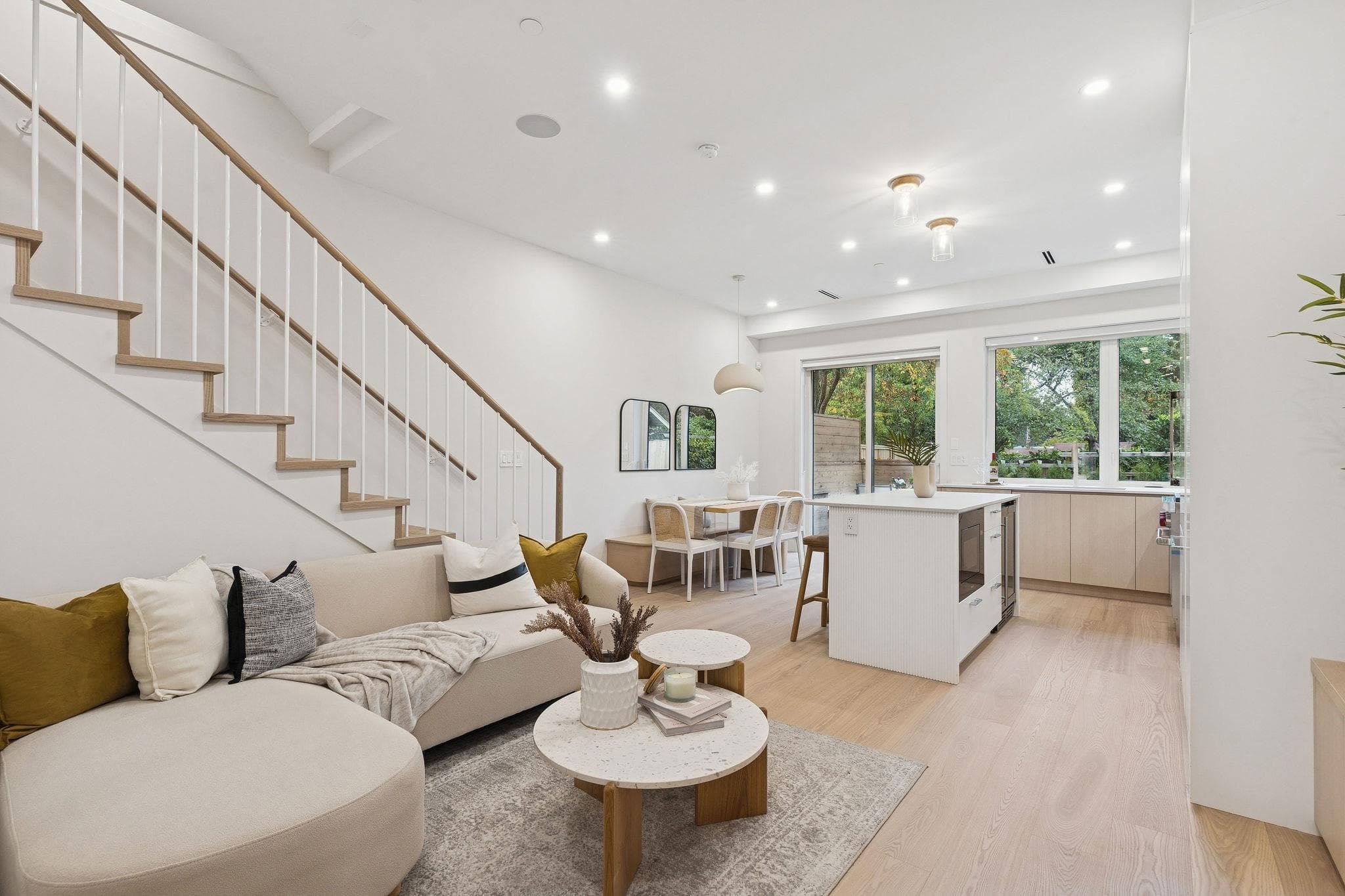 2 - 7 E 23rd Avenue, Vancouver, V5V 1W8 — photo 2