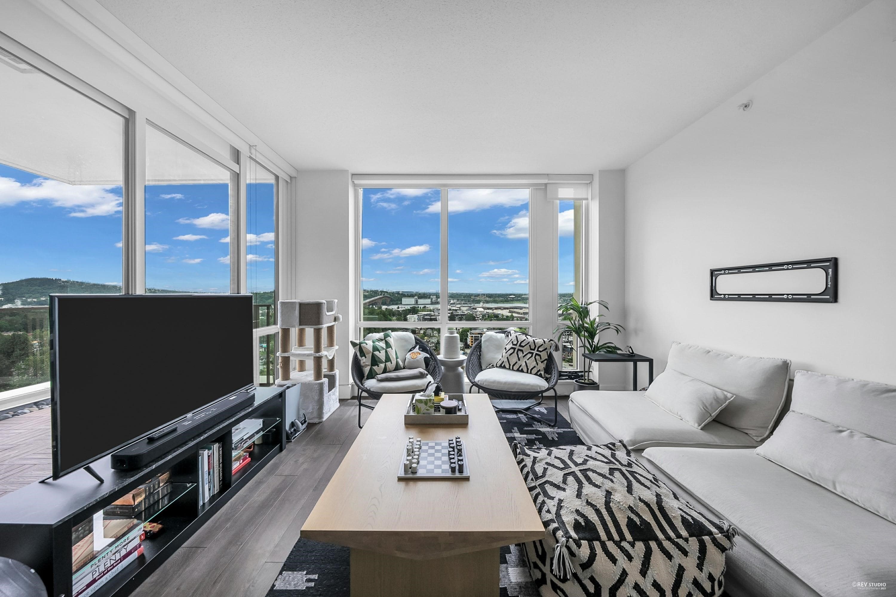 2104 - 1550 Fern Street, North Vancouver
