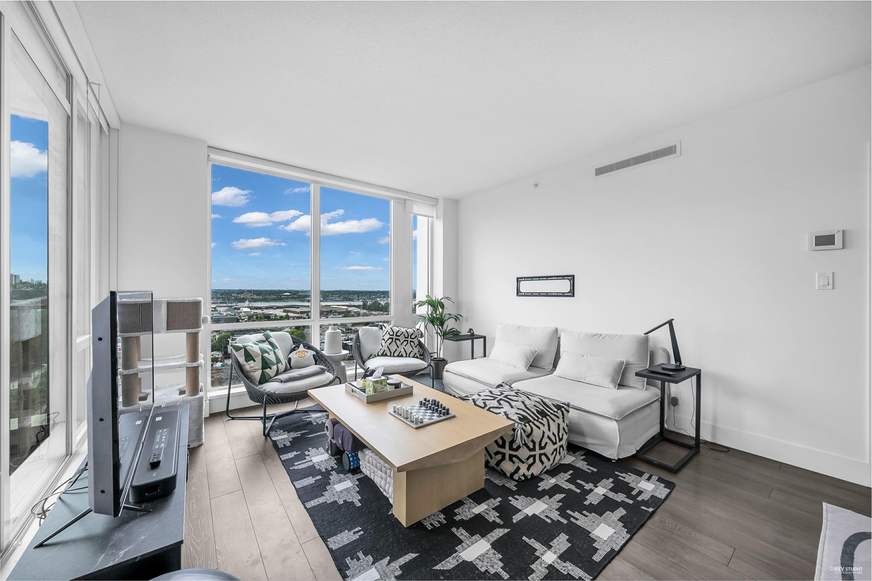 2104 - 1550 Fern Street, North Vancouver, V7J 0A9 — photo 4