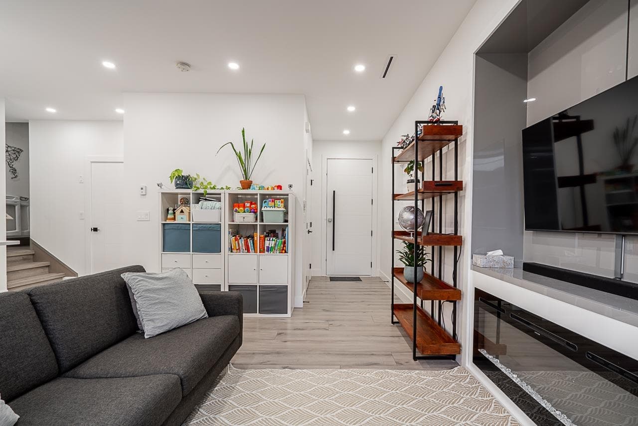 #2 - 4675 Canada Way, Burnaby, V5G 1K9 — photo 5