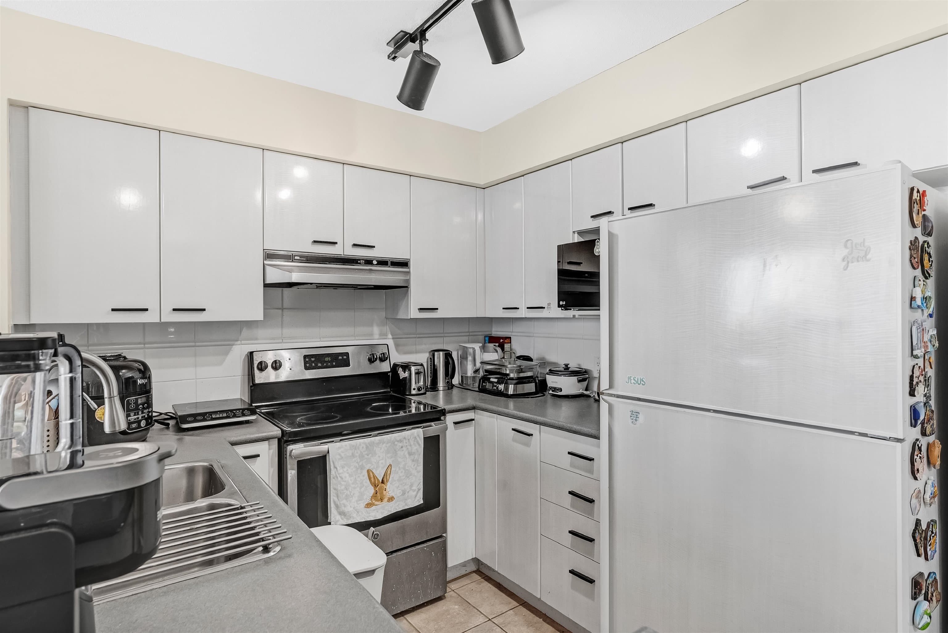 1201 - 6088 Willingdon Avenue, Burnaby, V5H 4V2 — photo 5