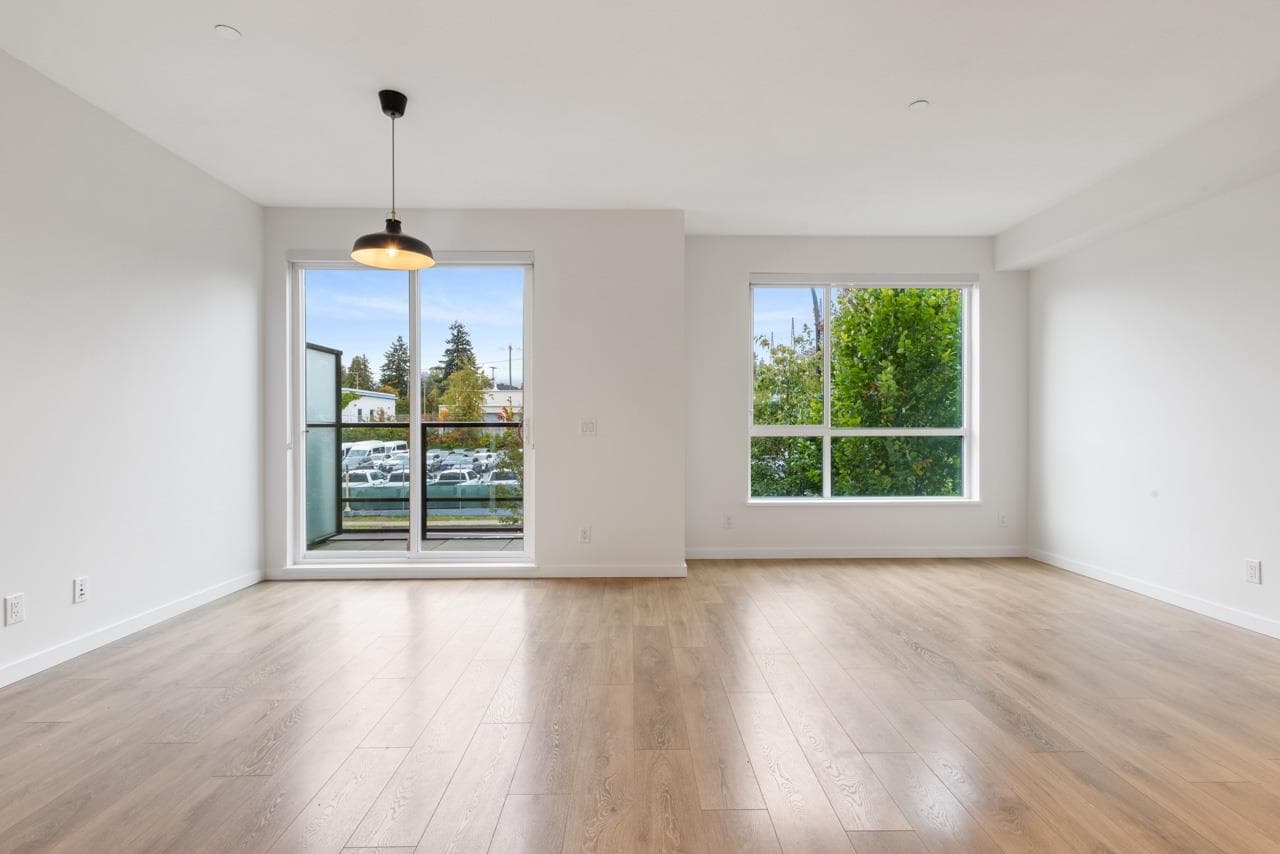 2 - 533 E 3rd Street, North Vancouver, V7L 1G4 — photo 4