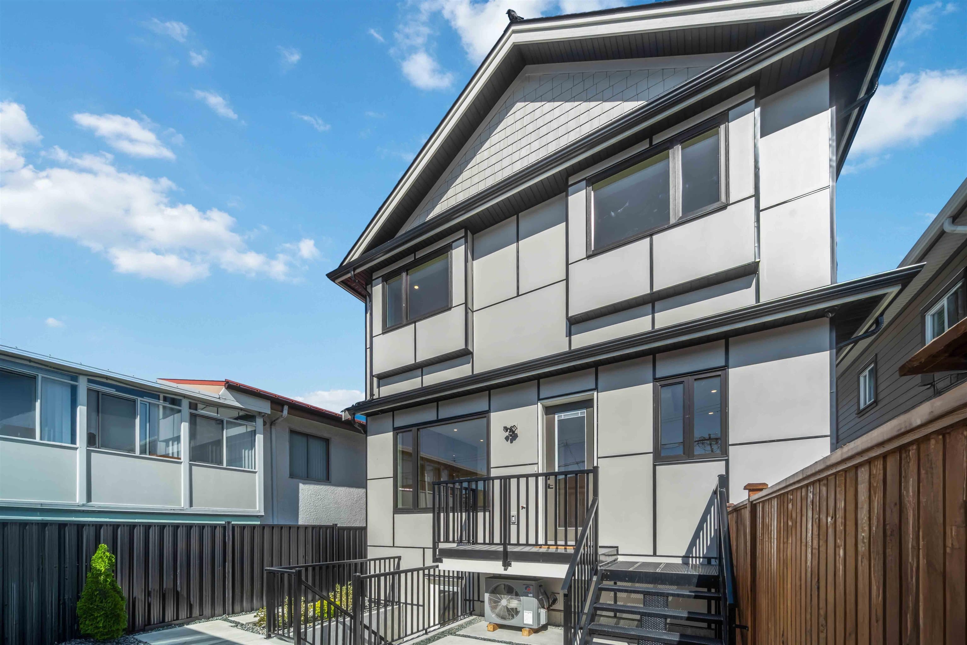 2 - 2658 Dundas Street, Vancouver, V5K 1P9 — photo 5
