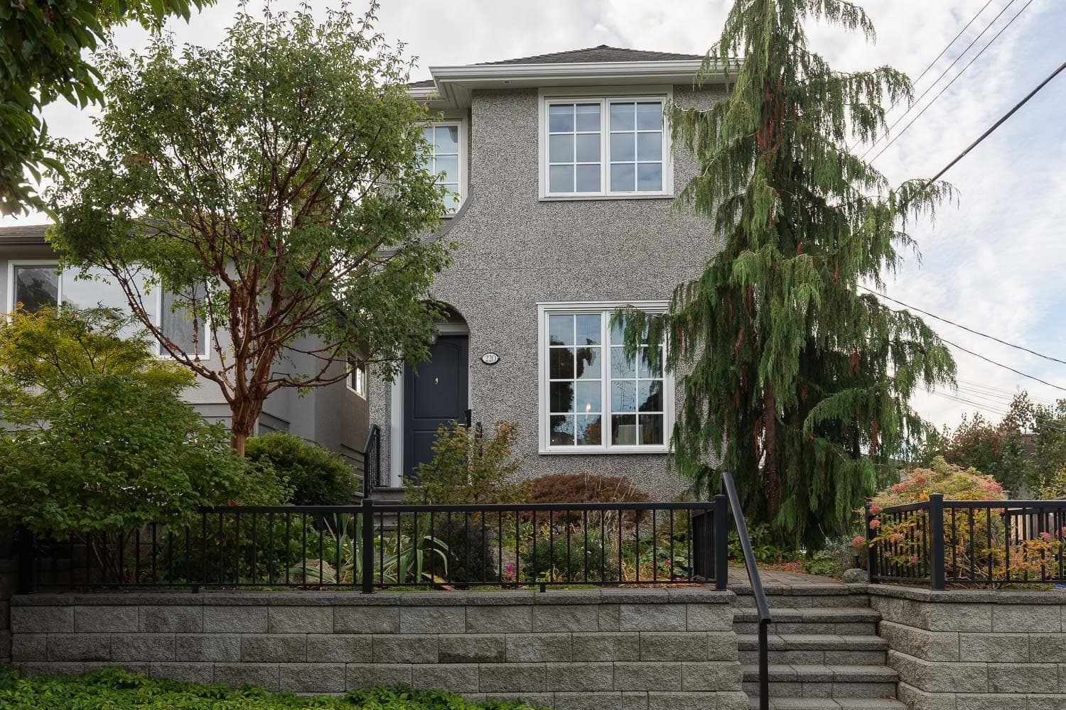 220 E 40th Avenue, Vancouver, V5W 1L8 — photo 1