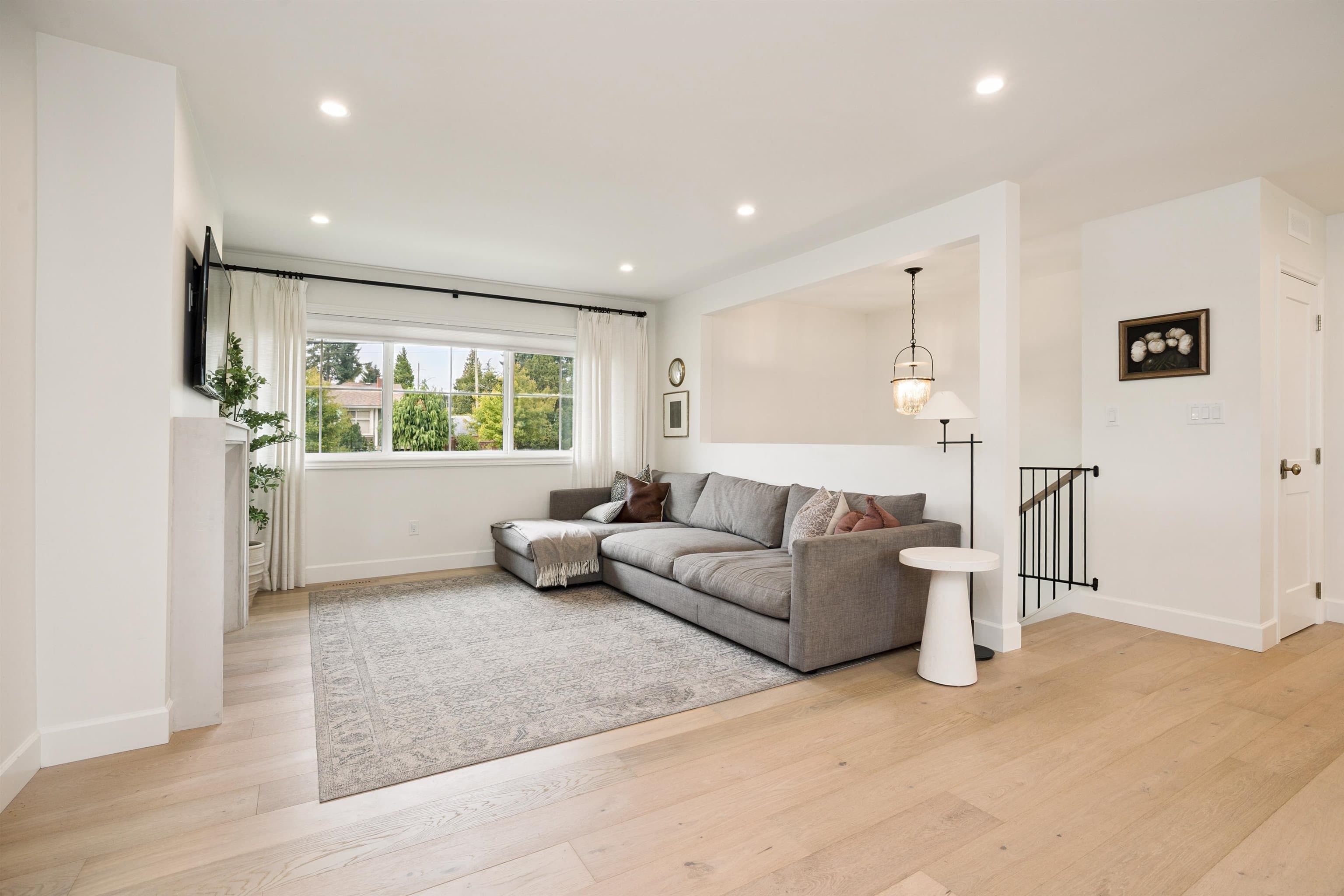 2250 Gale Avenue, Coquitlam, V3K 2Y8 — photo 3