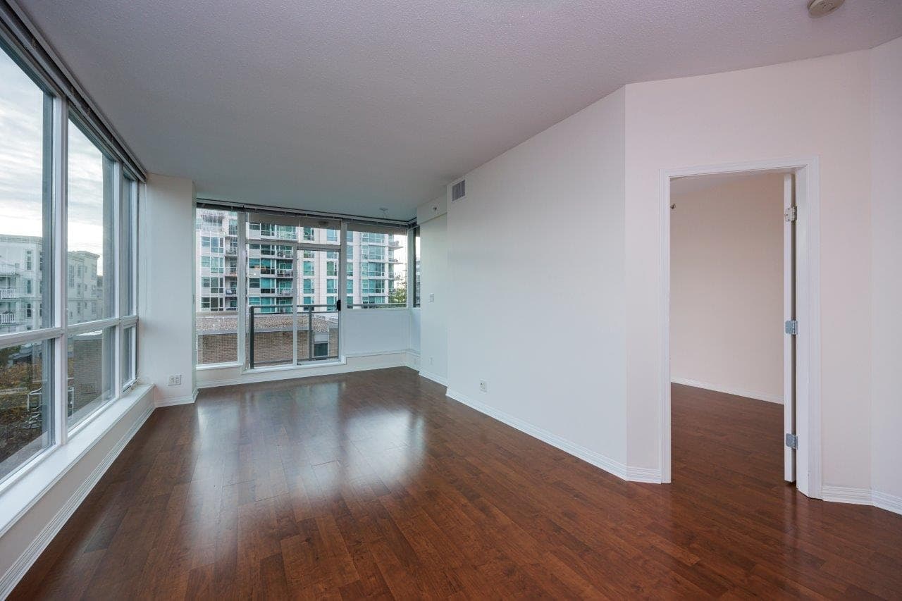501 - 138 E Esplanade, North Vancouver, V7L 4X9 — photo 2