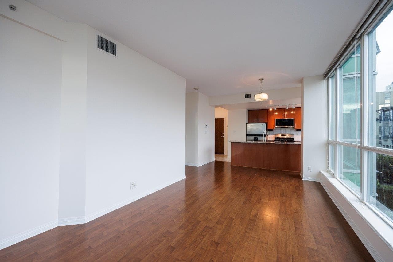 501 - 138 E Esplanade, North Vancouver, V7L 4X9 — photo 4