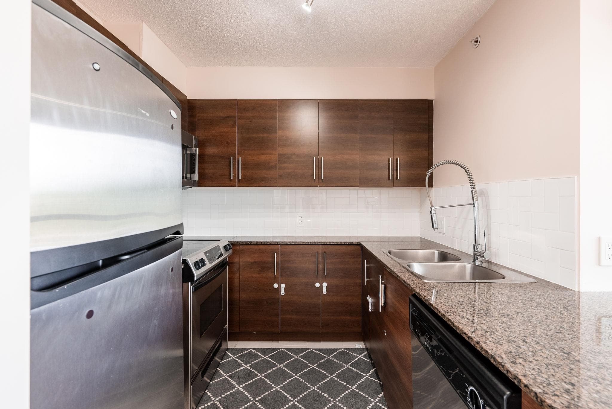 1202 - 833 Agnes Street, New Westminster, V3M 0B1 — photo 3