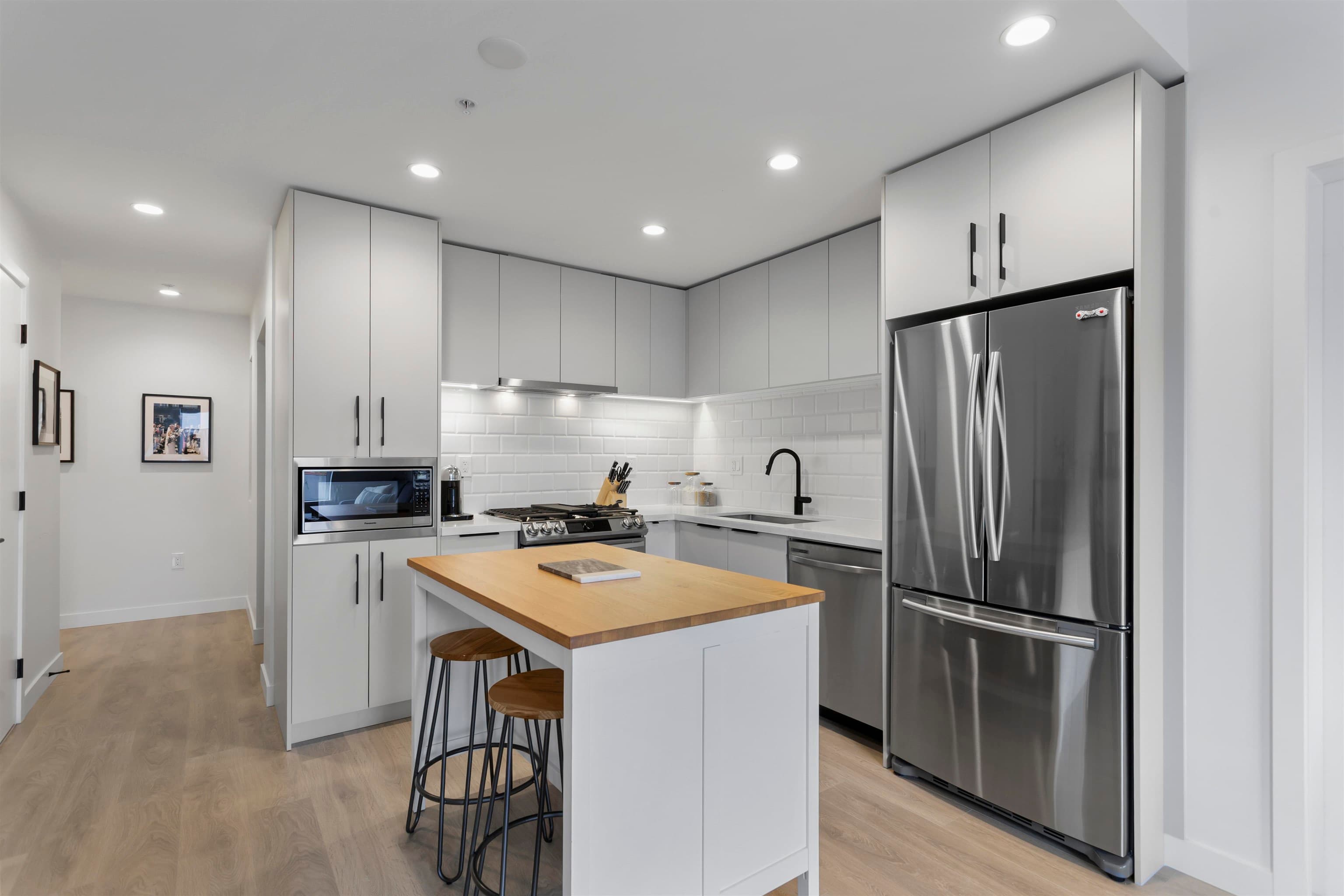 301 - 3018 St George Street, Port Moody, V3H 0L4 — photo 3