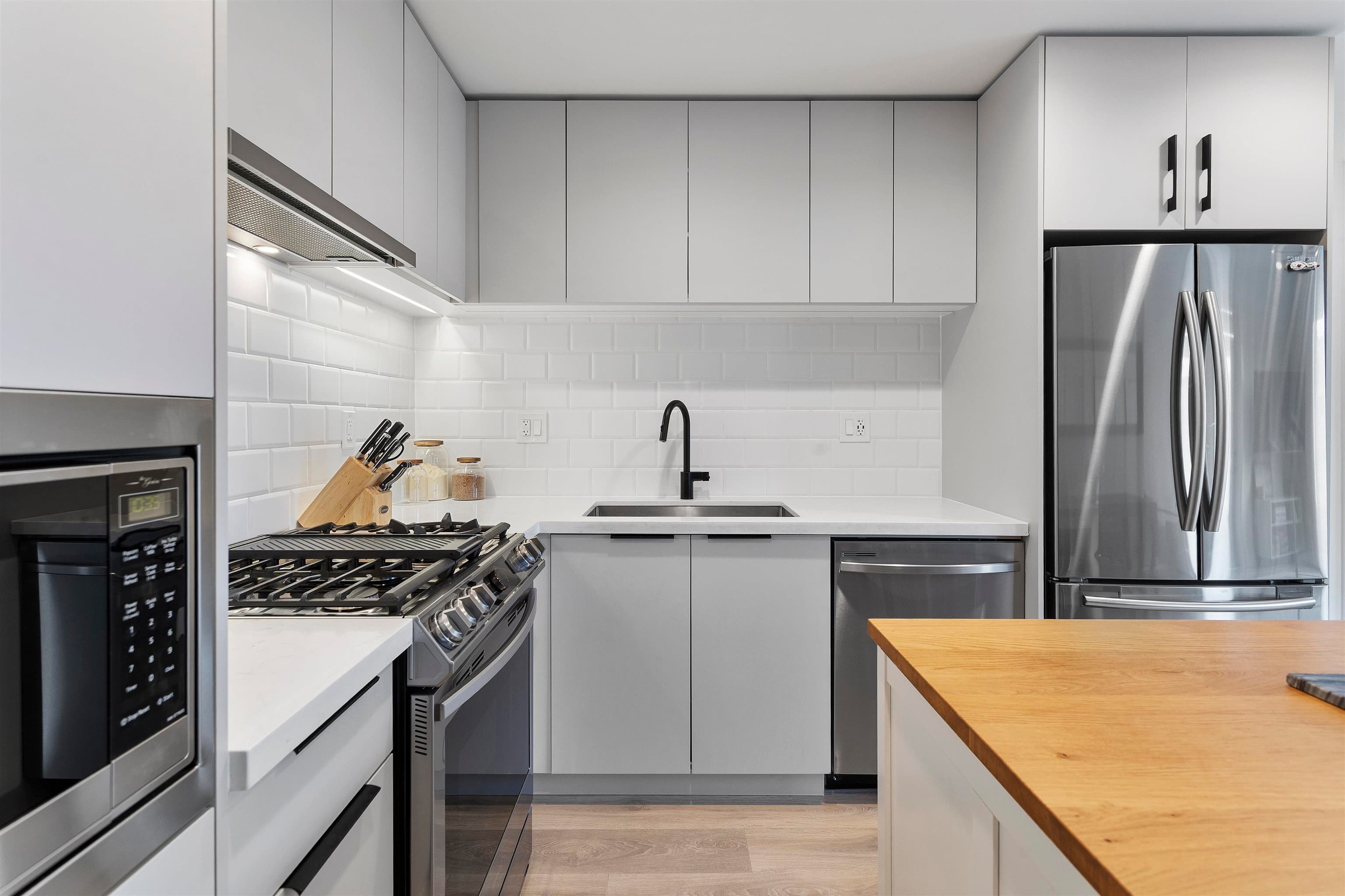 301 - 3018 St George Street, Port Moody, V3H 0L4 — photo 5