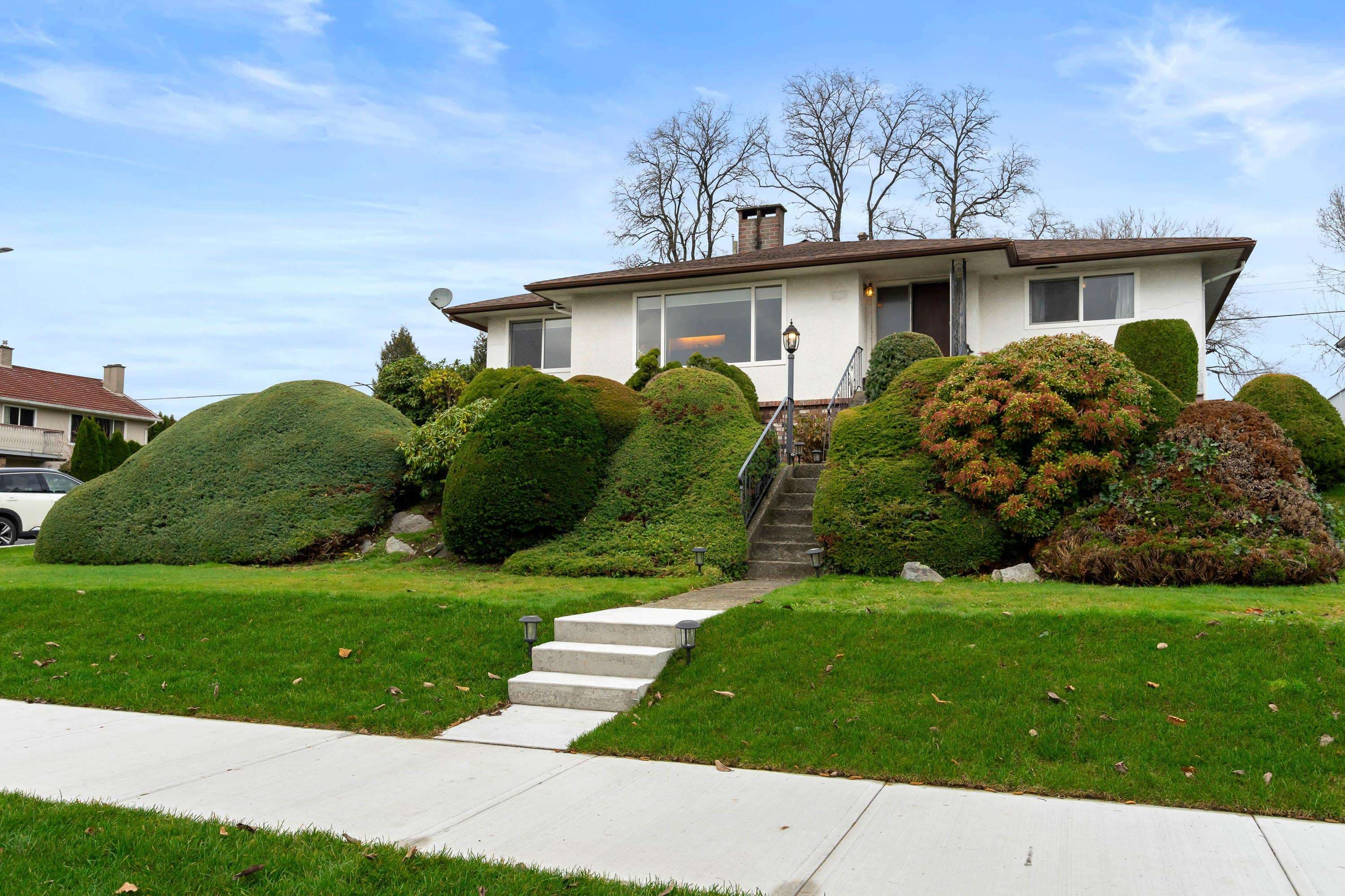 6825 Hycrest Drive, Burnaby, V5B 2X3 — photo 2
