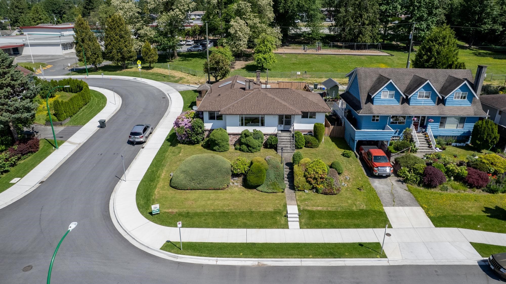 6825 Hycrest Drive, Burnaby, V5B 2X3 — photo 1