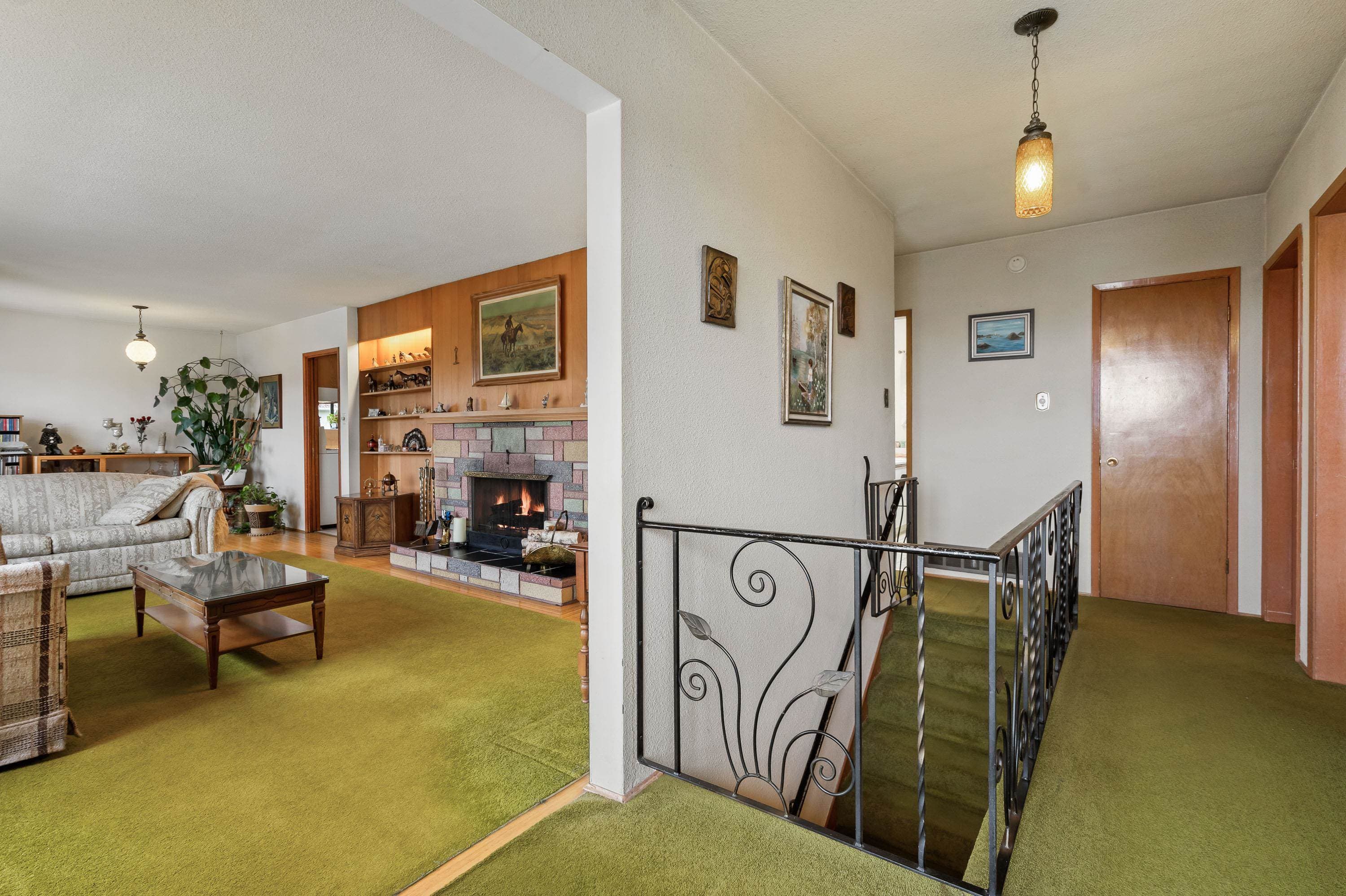 6825 Hycrest Drive, Burnaby, V5B 2X3 — photo 4