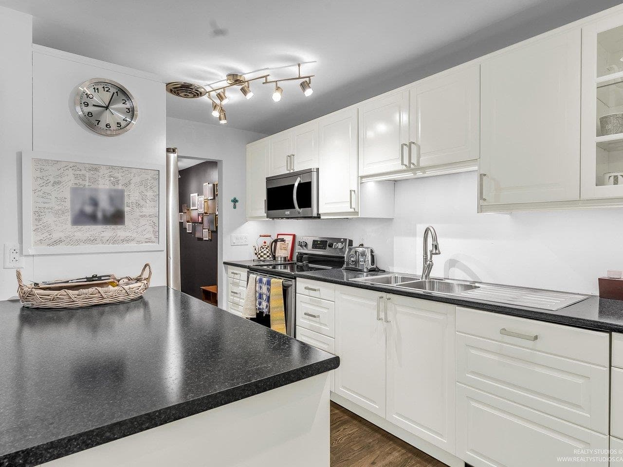 3 - 2146 W 43rd Avenue, Vancouver, V6M 2E1 — photo 2