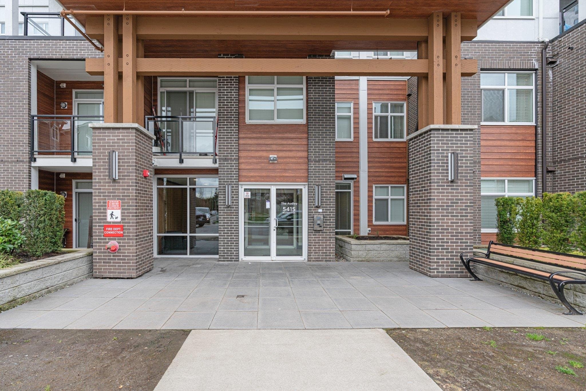 414 - 5415 Brydon Crescent, Langley, V3A 0N4 — photo 2