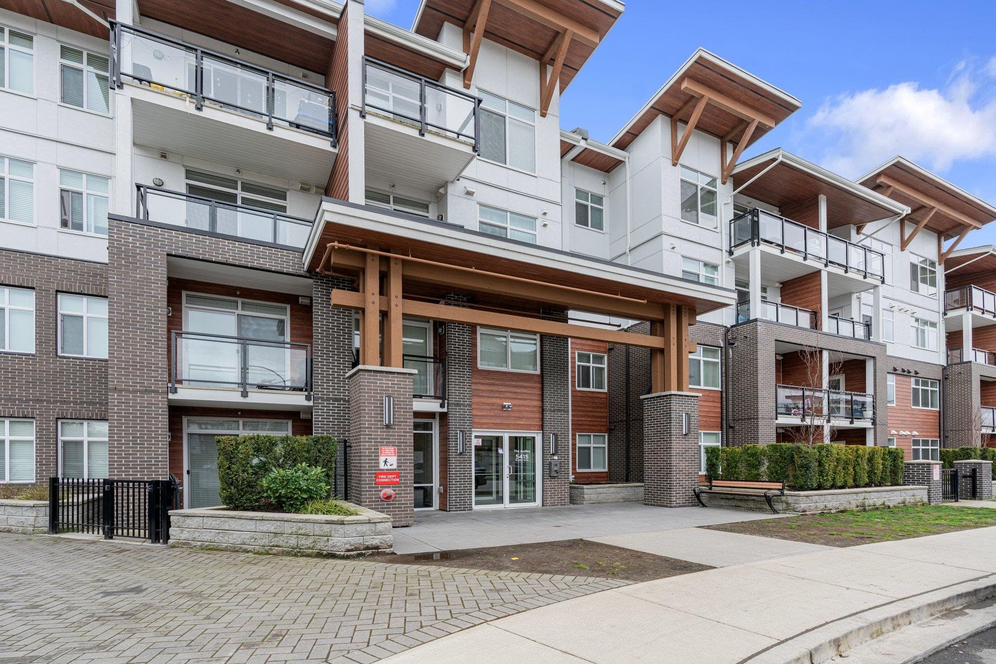 414 - 5415 Brydon Crescent, Langley, V3A 0N4 — photo 1